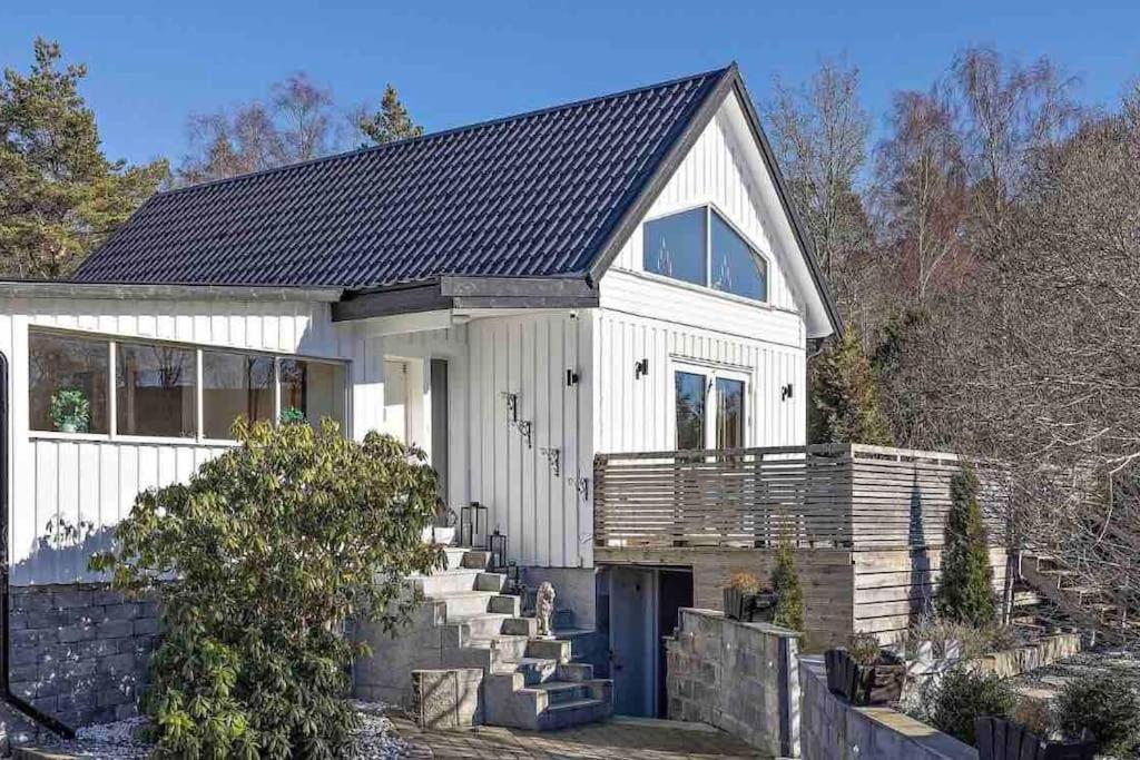 Mysigt Hus Med Natur & Jacuzzi I Olofstorp Göteborg Exterior foto